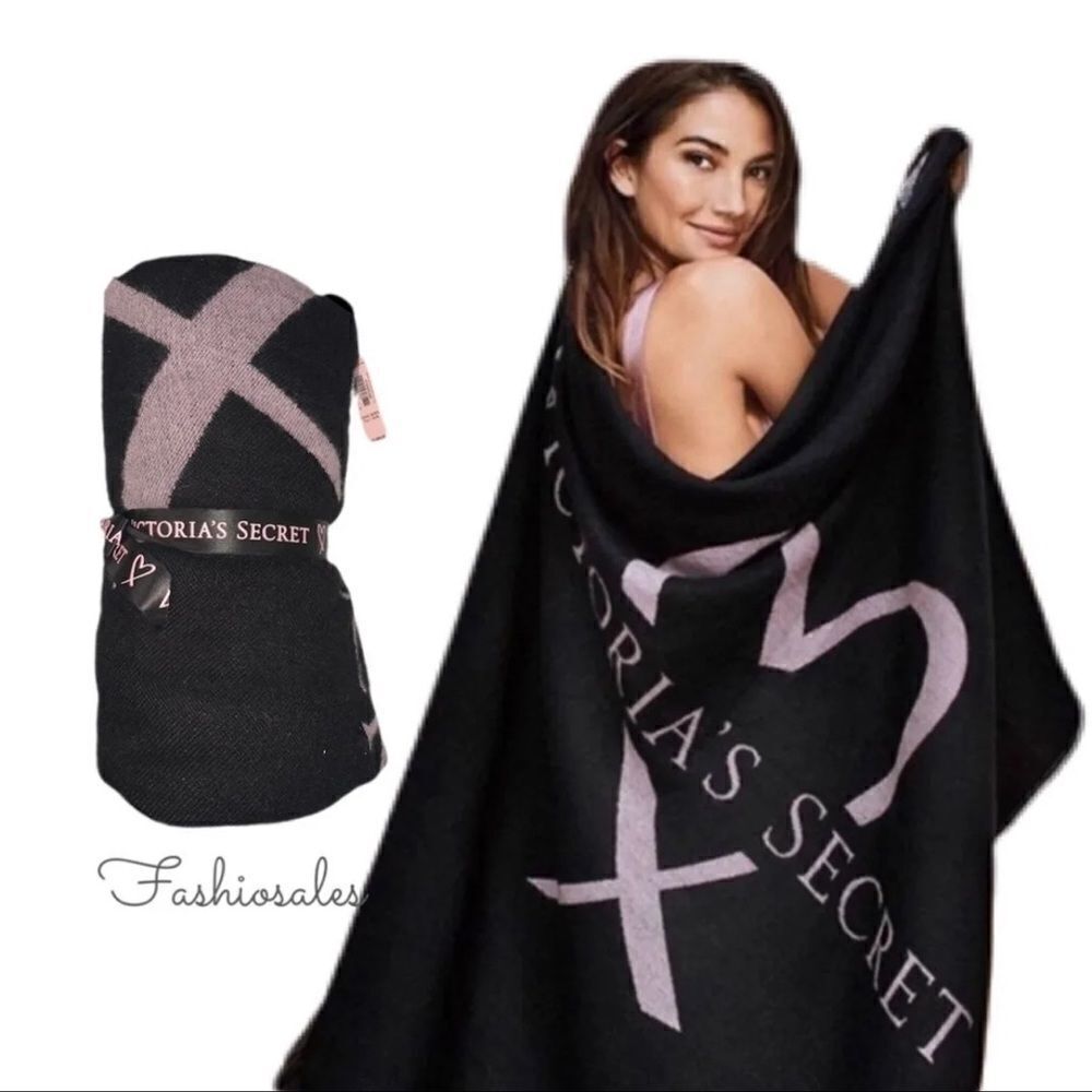 Victoria’s Secret Limited Edition Heart Victorias Secret Print Cozy Trow Blanket